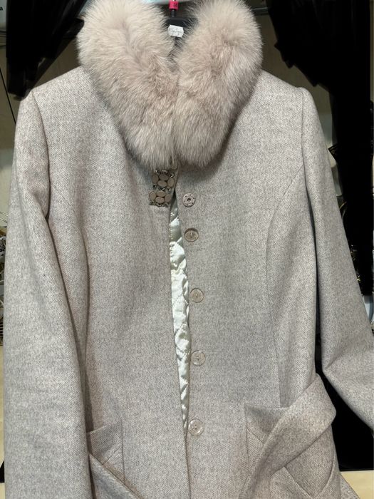 Palton elegant cu guler , care se poate da jos