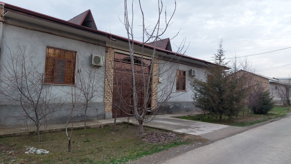 Uy sotiladi. Jizzax shaxar O'ratepalik maxallasi