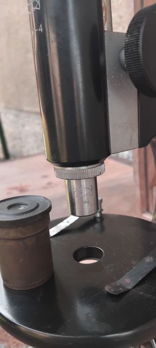 Старинен малък български микроскоп МУ-4