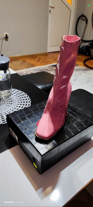 Розови лачени боти