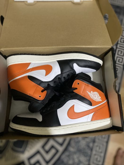 Jordan 1 mid orange