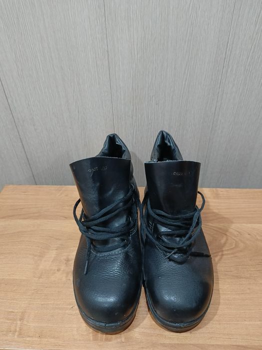 Продам спец обувь