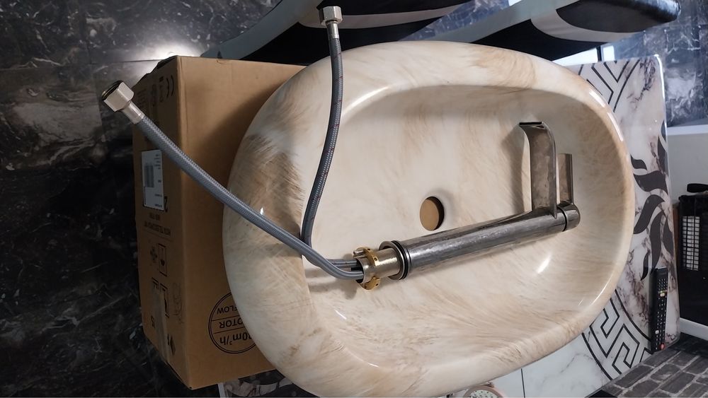 Vand lavoar pentru baie pe blat + baterie!