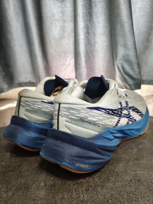 Оригинальные кроссовки Asics Novablast 3
