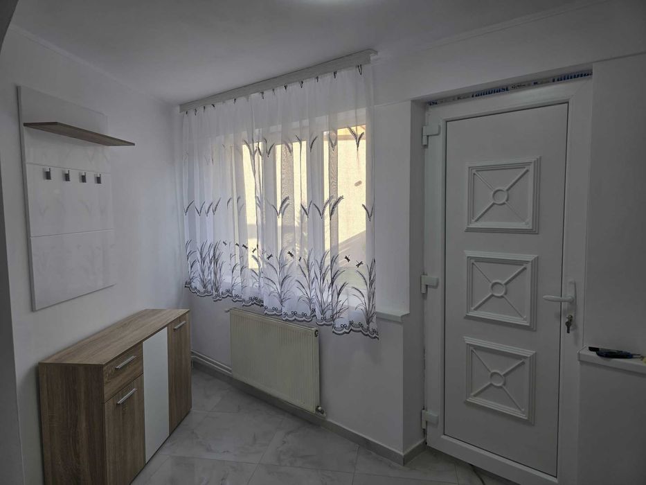 Apartament 3 camere situat la casă, Renovat, 2 Băi, Parcare, Pretabil 2 Studenți/Studente