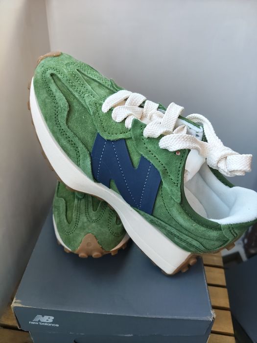 New Balance 327 verde cu logo bleumarin mărimea 37 noi originali
