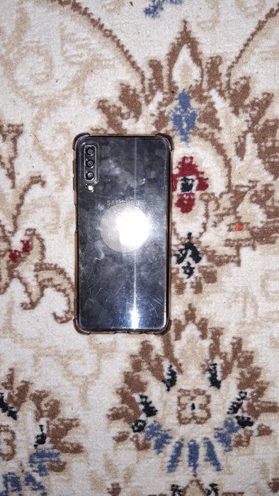 Продам самсунг а7 2018