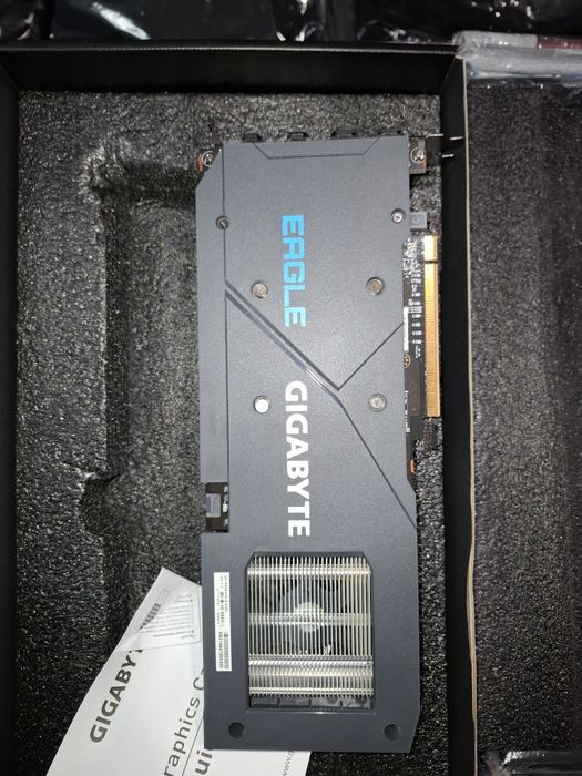 Продавам видео карти AMD Radeon RX 6600 с капацитет от 8 GB