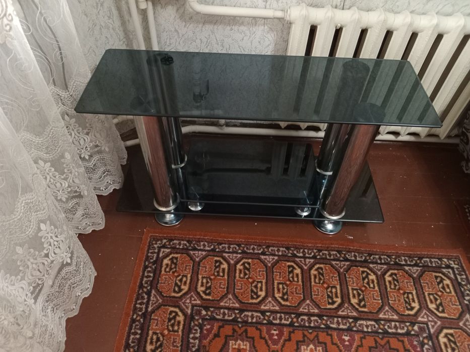 Стеклянный столик 3х полки 167см.×35см.×1см