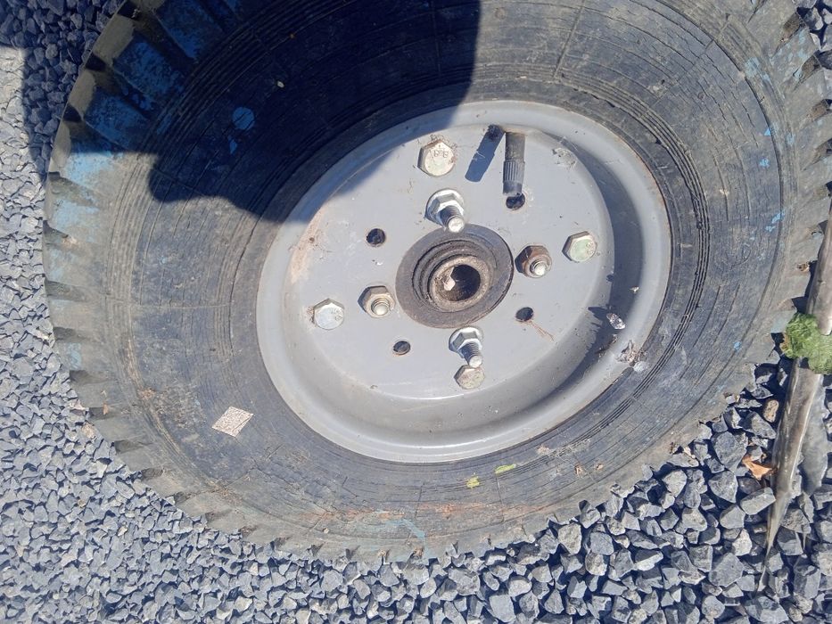 Продавам инвентар за фреза.