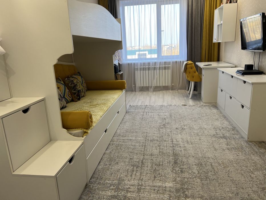 Продам кровать , комод, кресло тумбу