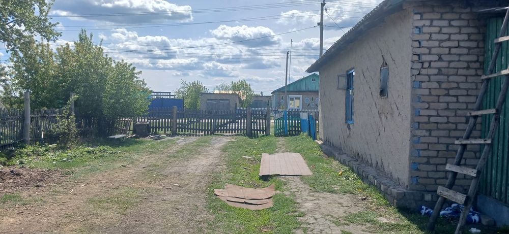 Продаётся теплый шпальный дом.