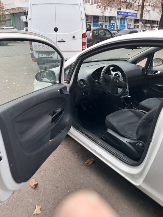 Vând Opel corsa an 2011