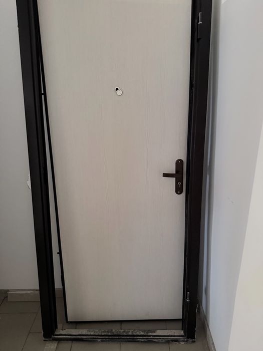Продам входную дверь