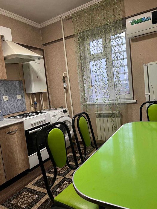 Yangi bozor va ECO park (sobiq tenesniy k)oralig'ida kvartira sotiladi