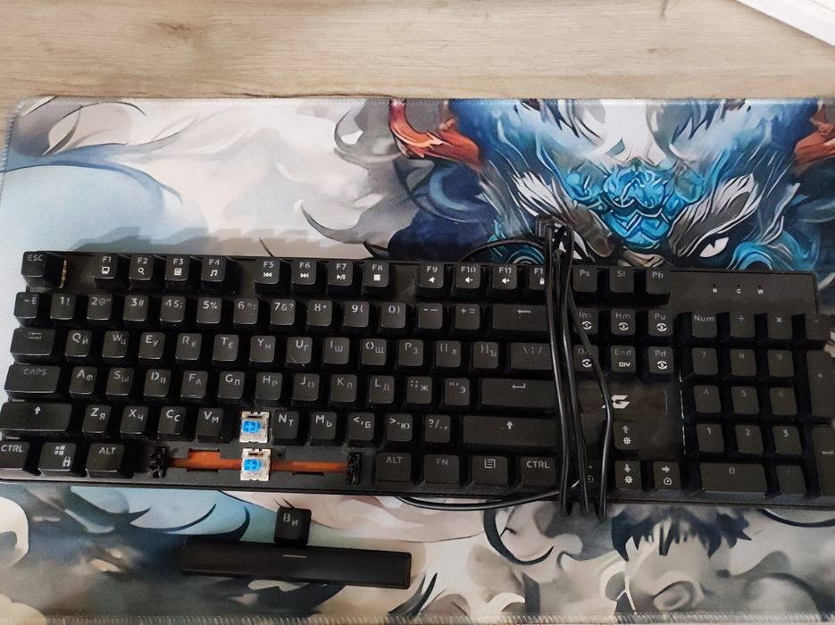 Продаю клавиатуру игровую