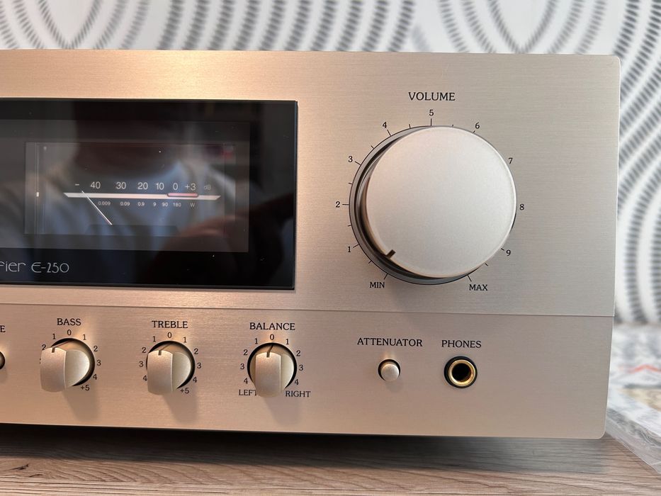 Accuphase E-250, Amplificator integrat stereo 2x90W / 8 ohm (230V)
