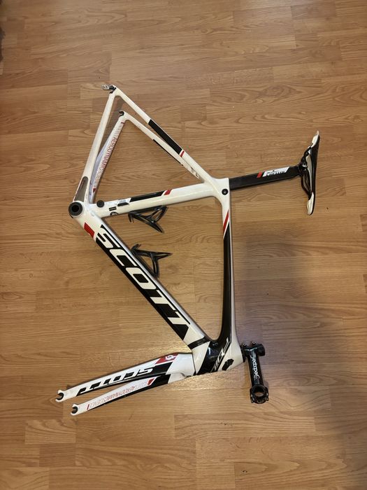 Карбонова рамка scott foil