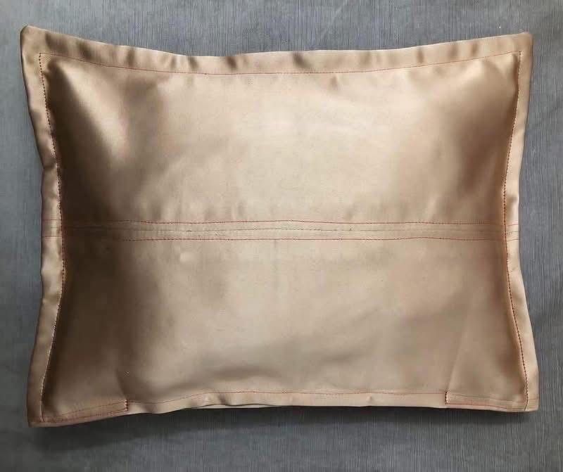 Калъфки в златисто и червено