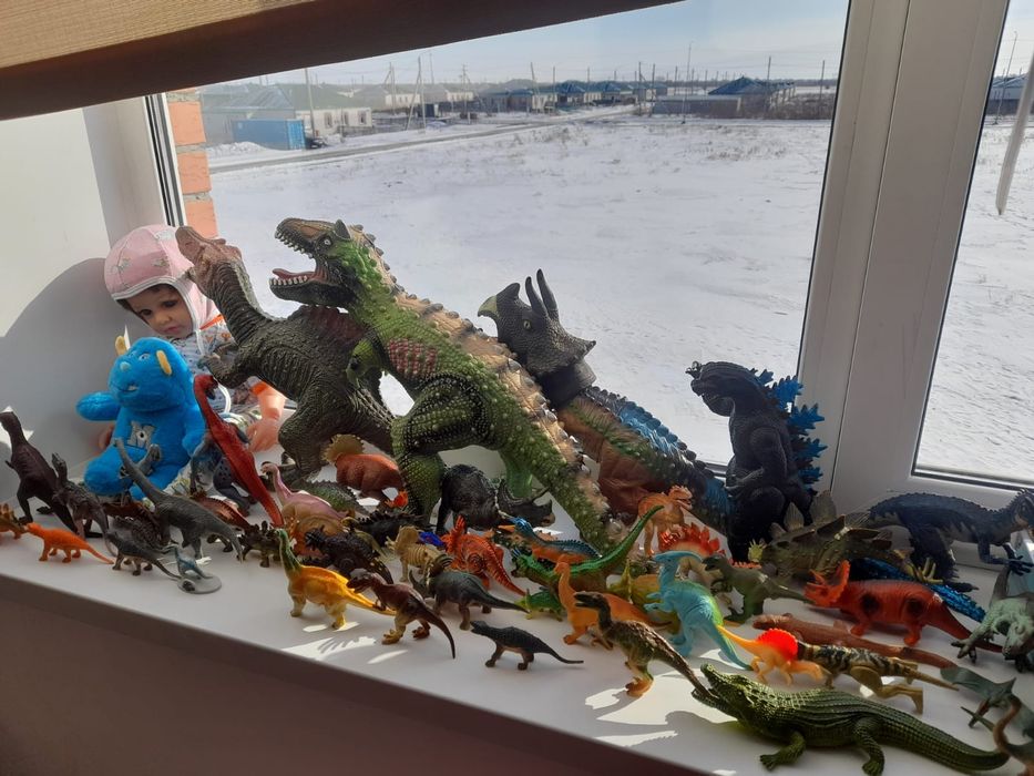 Продам Динозавров