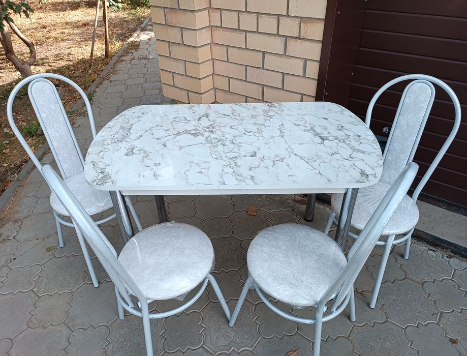 Столы и стулья кухонные