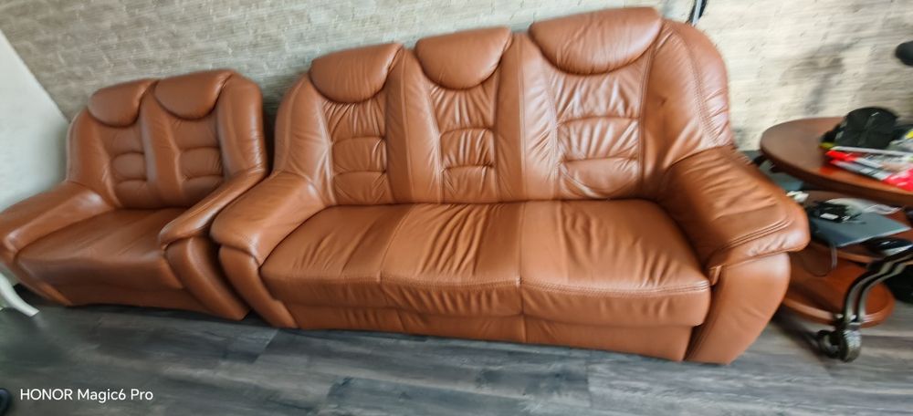 Vând Canapele piele și fotoliu 3.2.1