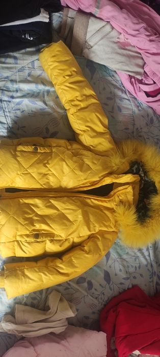 Продам пуховик на 3-5 летна девочку