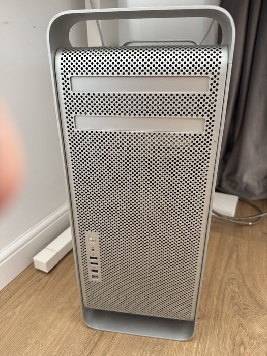 Macpro A1186 mac pro + monitor 23 inchi
