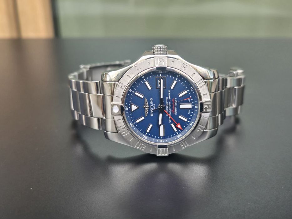 Breitling Avenger II GMT 43  BLUE DIAL