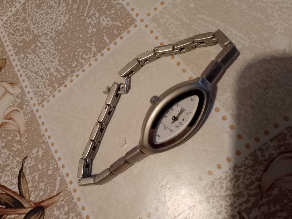 Продавам дамски часовник СК
