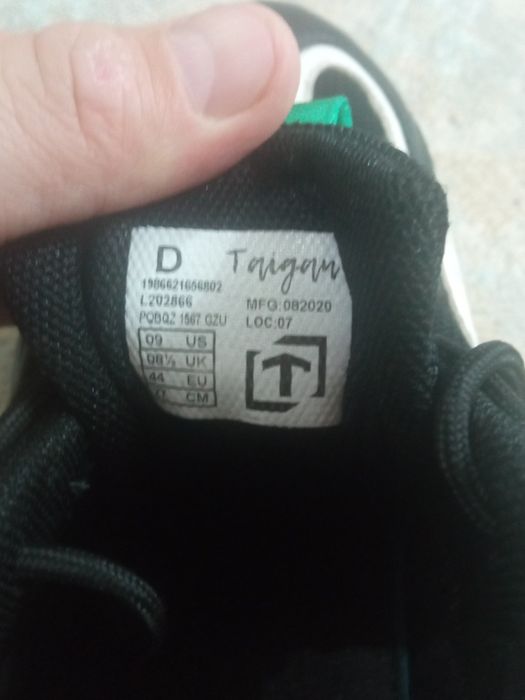 Кроссовки фирма .