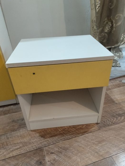 Продам люстри и шкафы