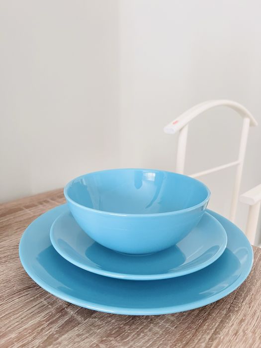 Посуда сатылады. 6 үлкен тарелка, 5 кіші тарелка, 6 кесе. IKEA.