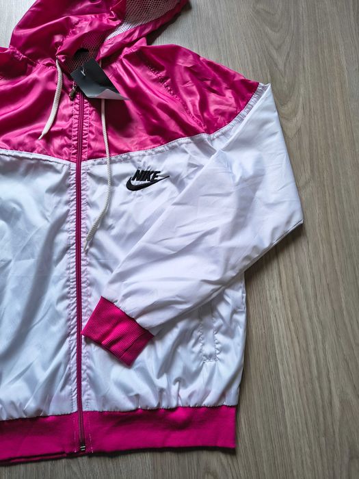 ПРОМО: Nike - Дамско шушляково яке