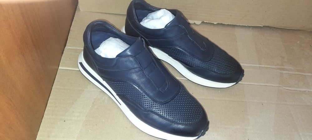 Продам кроссовки кожаный