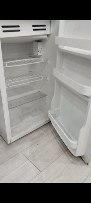 Продам мини холодильник б/у