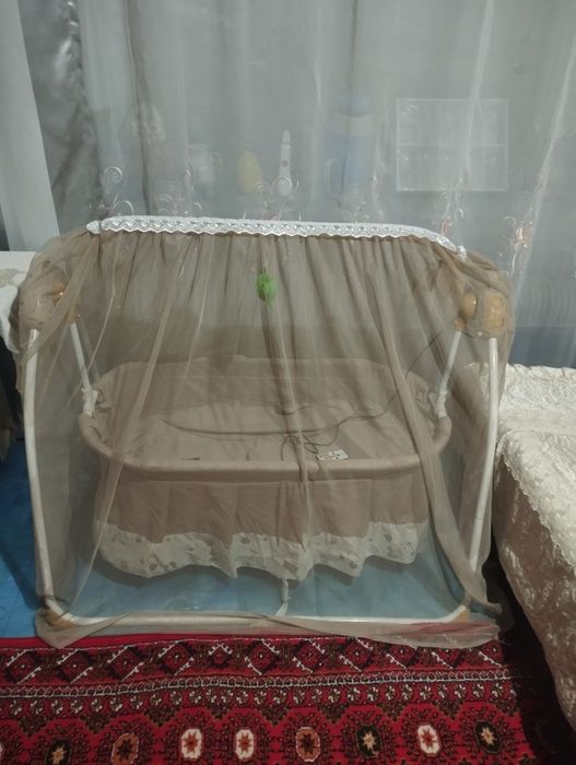 Aqilli belanchak chaqaloq uchun elektronniy