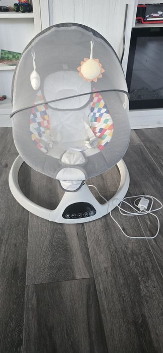 Vând balansoar bebelus cu muzica