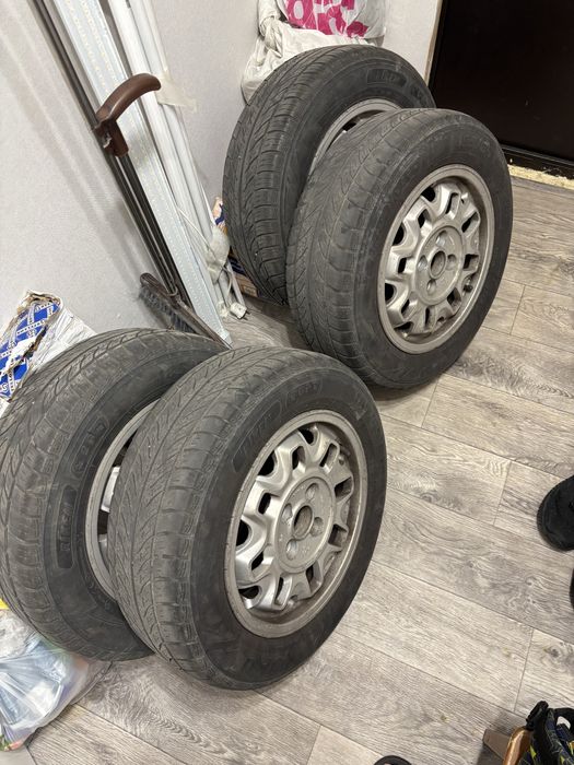 Диски R14 вместе с шинами