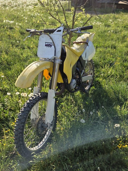 Cross suzuki 125 2 timpi se vinde urgent