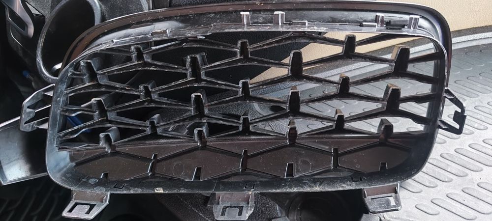 Решетка за BMW F30 2011+ леки забележки
