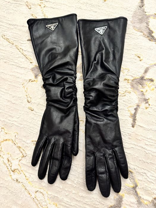 Кожаные перчатки Prada