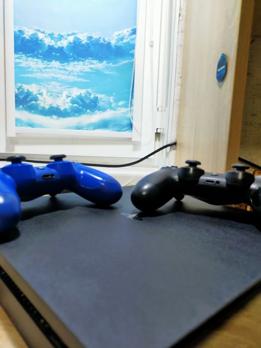 Playstation 4 slim в хорошем состаянии