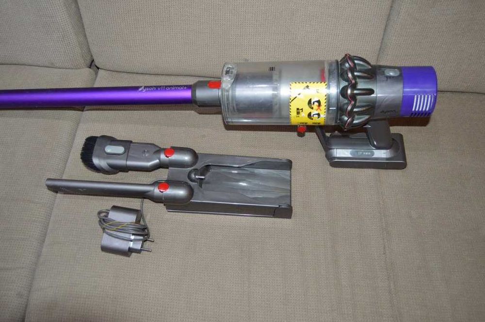 Aspirator vertical Dyson V10 Cyclone Putere mare, accesorii incluse