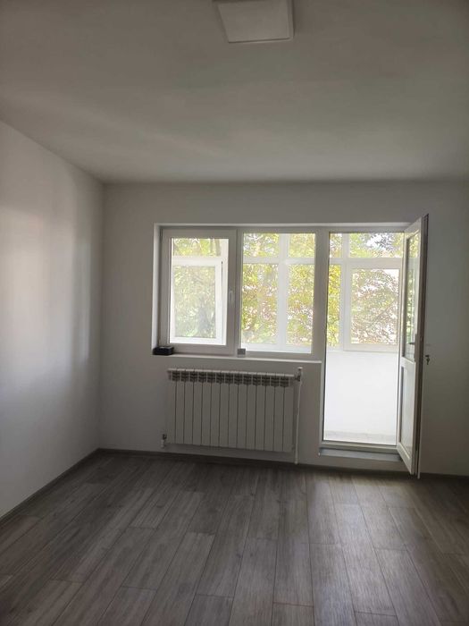 Vand Apartament 3 camere, Semidecomandat, Zona Stadion