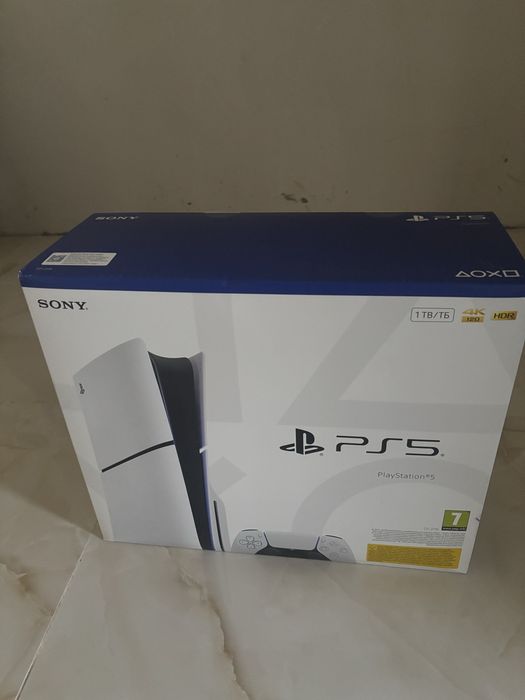 Продаю PS 5 slim  новый.