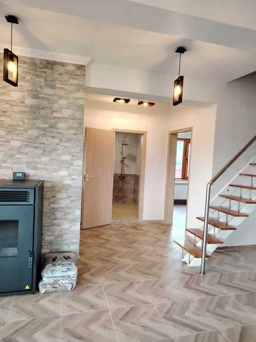 Двуетажна къща в Скутаре с гараж