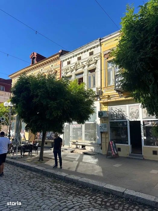 Proprietar,vand spatiu comercial 300mp-centrul istoric/zona pietonala.