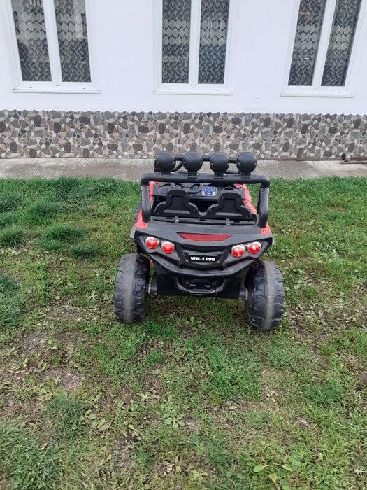 Vând Mașinuța 4x4 copii
