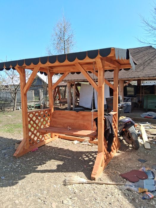 Vând foișor și leagăn